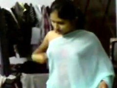 Indian Girl in Saree seducing