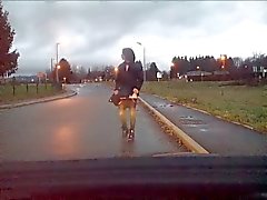 Crossdresser remove her skirt on the road