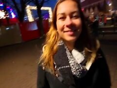 Lia-Fox - Quickie Creampie auf dem Weihnachtsmarkt am