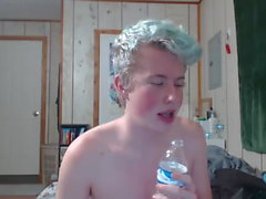 blue haired twink plays on cam