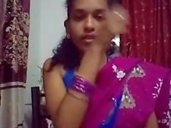 cute girl in saree doing sefles.mp4