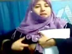 Pakistani Hijab Teen Girl Boobs Show
