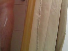 Taking A Shower - Tomando Una Ducha