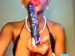 Beautiful ebony slut having fun on cam