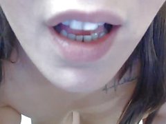 Gorgeous Cam Babe Perform An Awesome Masturbation Show