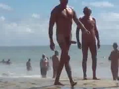 Mega Dotado na Praia de Nudismo