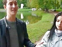 Stranger helps poet in exchange for sex with his girl - Sunporno